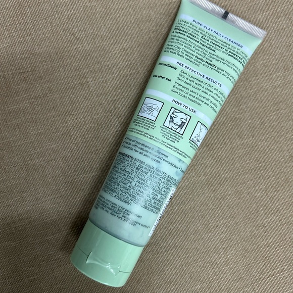 L'Oreal Pure-Clay Cleanser - Light Green - Picture 2 of 2